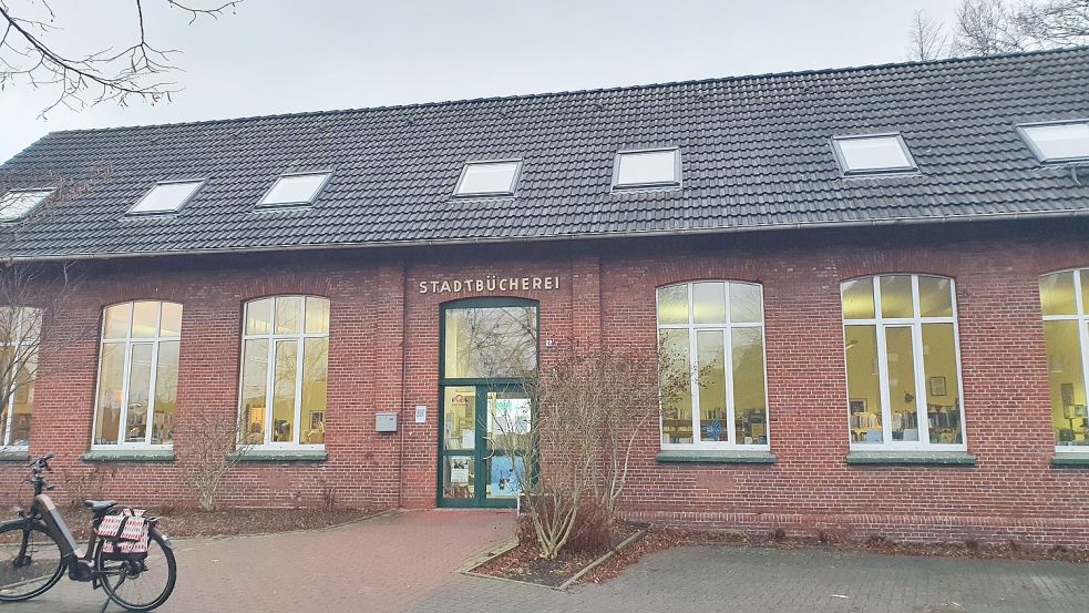Noch ist die Stadtbücherei im Gebäude am Vogelsang untergebracht. Bald soll sie in die Westerstraße umziehen. Foto: Gettkowski