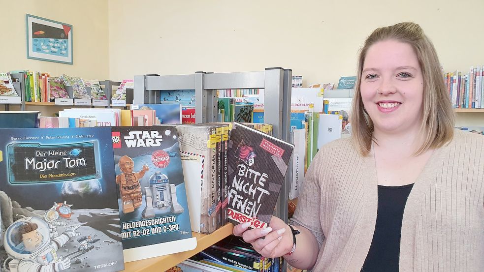 Star Wars-Bücher sind nach den Worten von Büchereileiterin Sarah Möhlmann bei jungen Lesern gerade besonders angesagt. Foto: Gettkowski