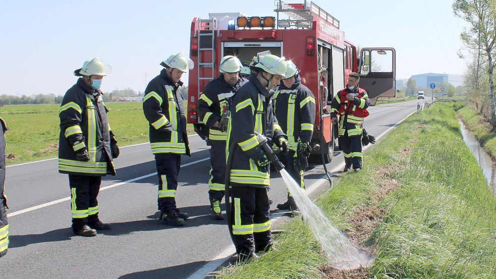 Die Feuerwehren Stapelmoor und Weener mussten am Samstag ausrücken. Foto: Joachim Rand