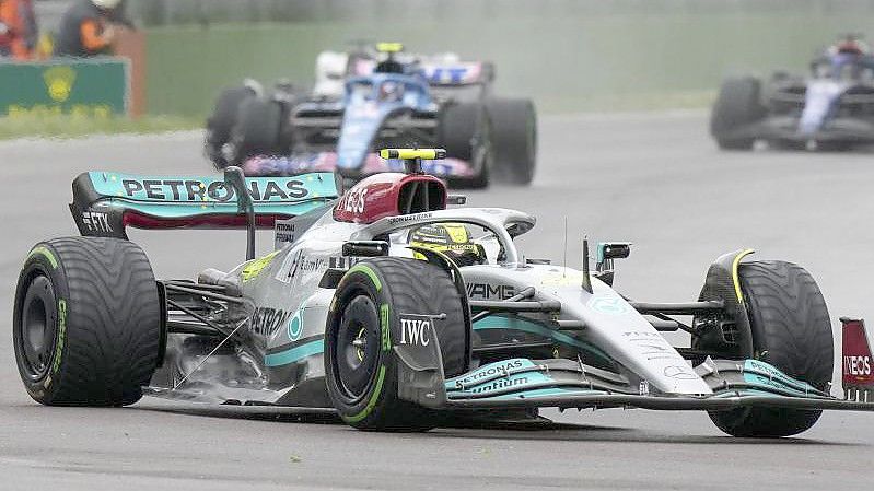 Lewis Hamilton sieht keine Titelchancen mehr. Foto: Luca Bruno/AP/dpa