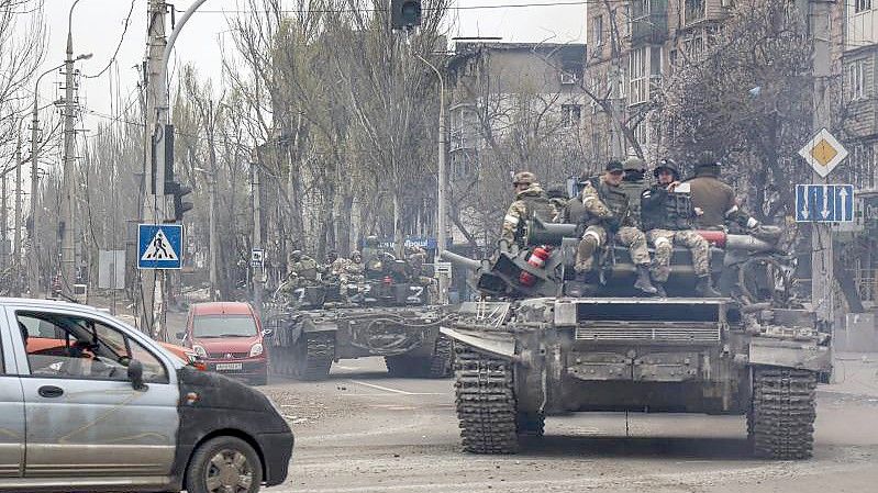 Russische Panzer in Mariupol. Foto: Alexei Alexandrov/AP/dpa