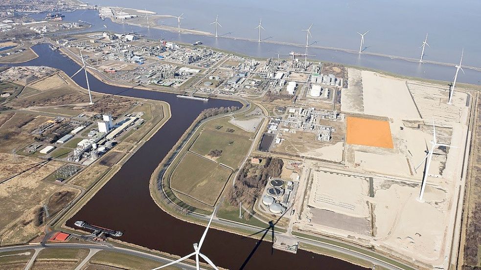 Die neue FDCA-Fabrik soll auf der markierten Stelle im Chemiepark in Delfzijl entstehen. Foto: Groningen Seaports