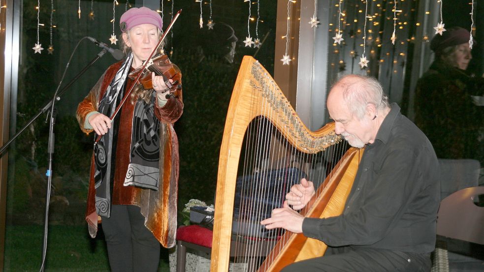 Geigerin Máire Breatnach und Harfenist Thomas Loefke nahmen das Publikum mit auf eine musikalische Traumreise durch Irland. Foto: Privat
