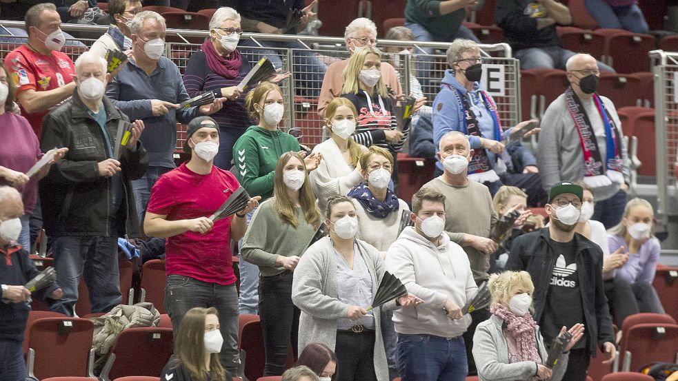 Die FFP2-Maske muss bei Auricher Heimspielen bald nicht mehr aufgesetzt werden. Foto: Doden