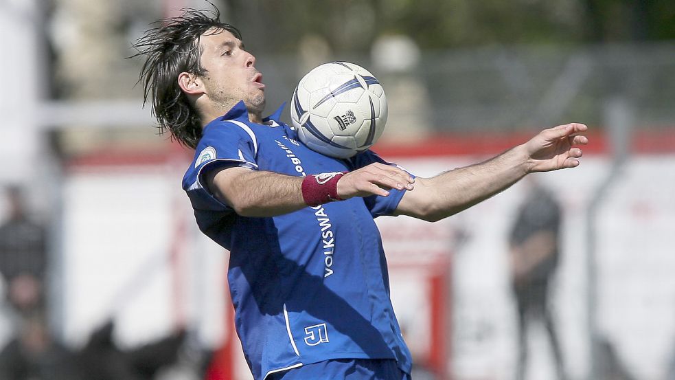 Radovan Vujanovic schoss in zwei Spielzeiten 23 Treffer für Kickers, qualifizierte sich mit Emden für die 3. Liga und mischte sogar im Zweitliga-Aufstiegsrennen mit. Archivfoto: Doden