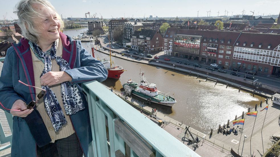 Martina Kühr aus Strausberg in Brandenburg hat diese Woche den Ausblick vom Emder Rathausturm genossen. Textbaustein: Foto: Ortgies