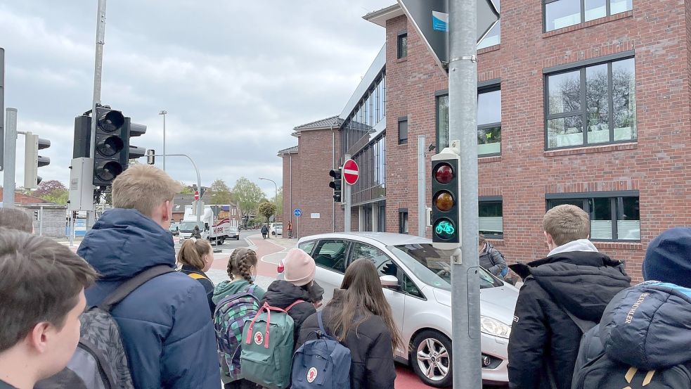 Fahrradampel und die Ampel des Autofahrers am Bummert waren grün – ein Unfall konnte gerade verhindert werden. Foto: Nording