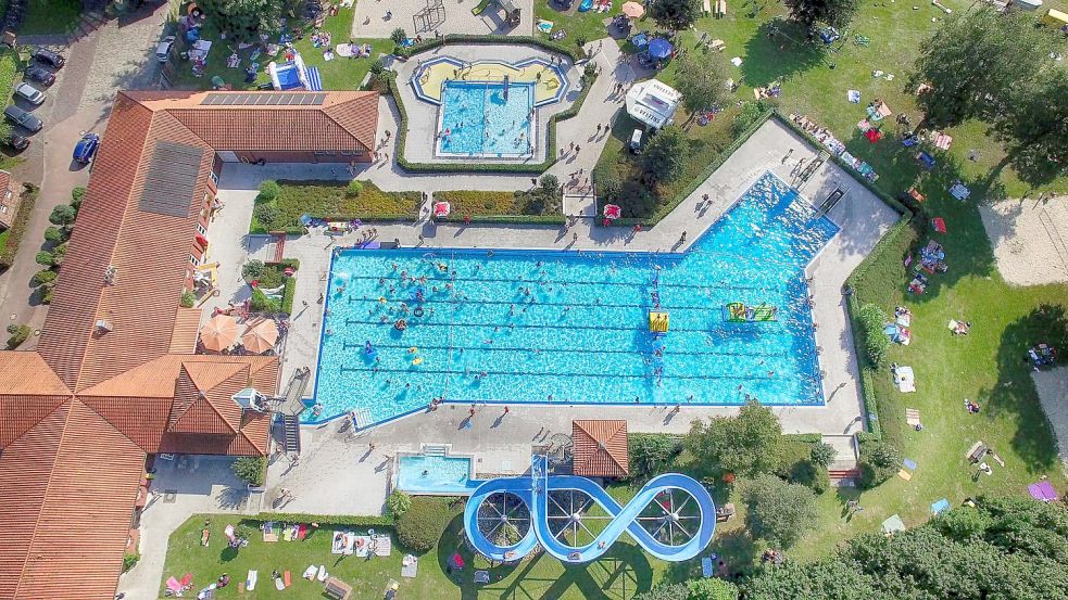 Ein Blick aus der Luft auf das Freibad Hengstforde. Foto: Gemeinde Apen.