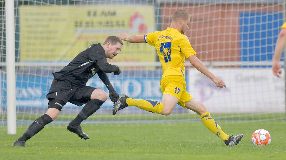 Zig Tore erzielte Lukas Koets in den vergangenen Jahren im Trikot von Germania Leer. Doch im Sommer verlässt der vielseitig einsetzbare Kapitän den Fußball-Landesligisten. Foto: Ortgies