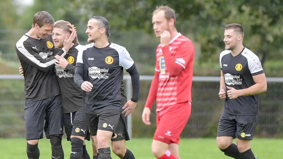 Die Middelser um Johann von Esmarch-Faß (links) und Martin Habben (daneben) haben eine große Aufholjagd gestartet. Wird sie nun gekrönt? Foto: Ortgies