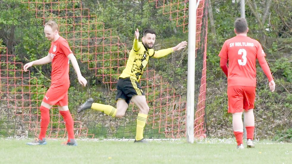 Gestatten, Jeff Dorf, Schrecken aller Abwehrreihen: Nach zwei Toren beim 2:0 in Bunde gelangen dem herausragenden Bezirksliga-Stürmer nun drei Treffer beim Struddener 3:0 in Holtland. Fotos Lohmann