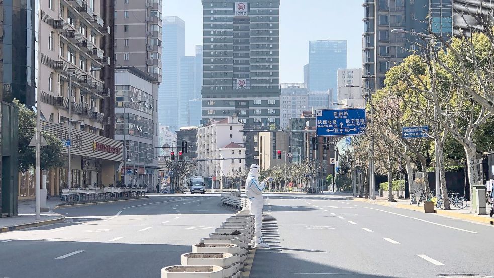 Die strengen Corona-Lockdowns - wie hier in Shangai - belasten die Geschäfte europäischer Firmen in der Volksrepublik China schwer. Foto: Chen Si/AP/dpa