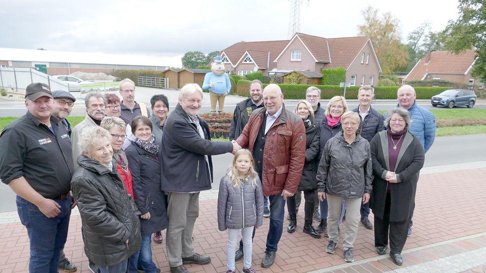 Für 2500 Euro verkaufte die Nachbarschaft Fokko an die Gemeinde.