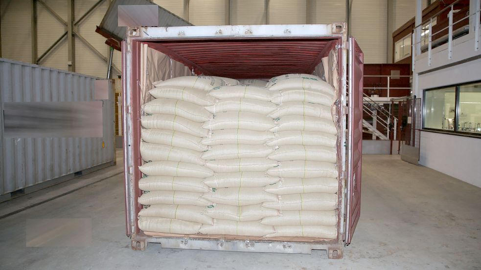 Einer von fünf Containern einer Kaffeelieferung ans Schweizer Nespresso-Werk in denen Kokain gefunden wurde. Foto: AFP/Police cantonale Fribourg