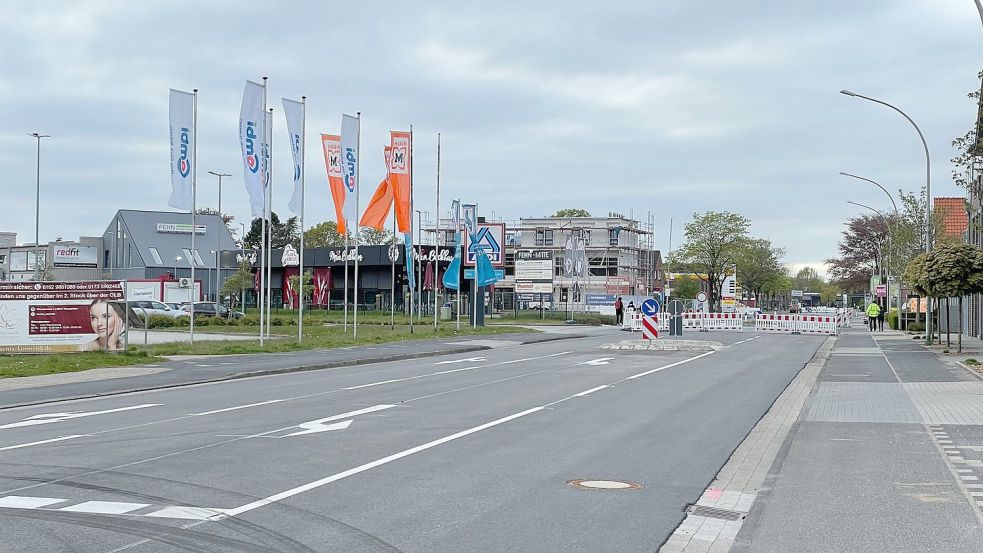 Das erste Teilstück der Rhauderwieke ist schon wieder freigeben. Derzeit wird ab Musswessels gebaut. Foto: Hellmers