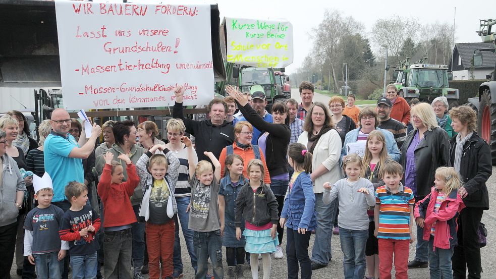 Landwirte unterstützten den Protest der Klostermoorer gegen die Schließung ihrer Grundschule. Foto: Archiv