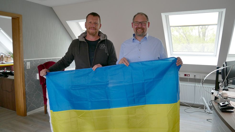 Michael Kröger (links) war zu Besuch bei Bürgermeister Thomas Otto im Rathaus in Ramsloh. Foto: Kruse