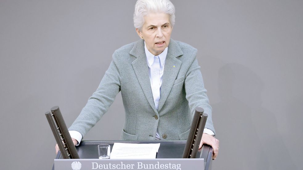 Marie-Agnes Strack-Zimmermann in der 31. Sitzung des Deutschen Bundestages im Reichstagsgebäude. Berlin, 28.04.2022 *** Foto: IMAGO/Sebastian Gabsch
