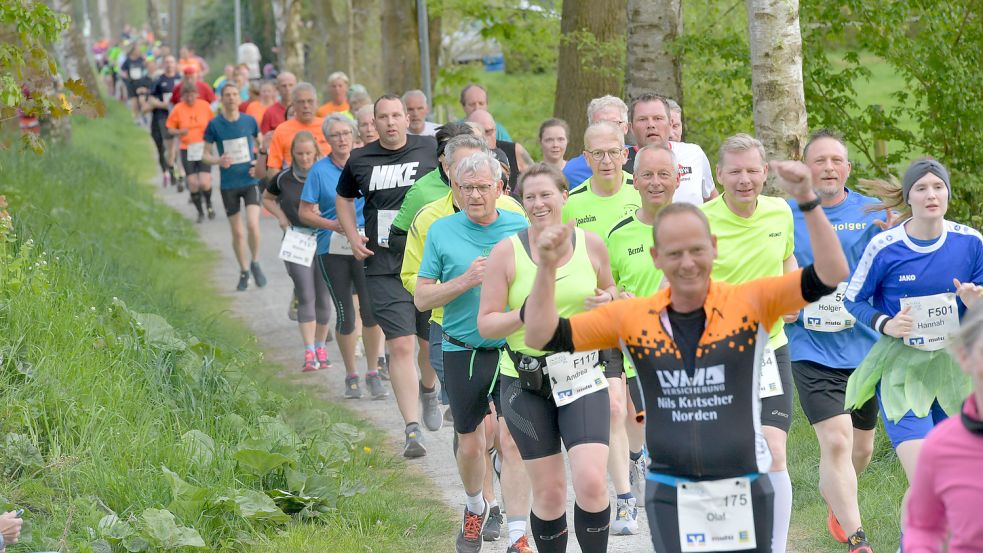 Die Ossiloop-Familie zog am Freitagabend weiter, Richtung Gut Stikelkamp. Fotos Ortgies