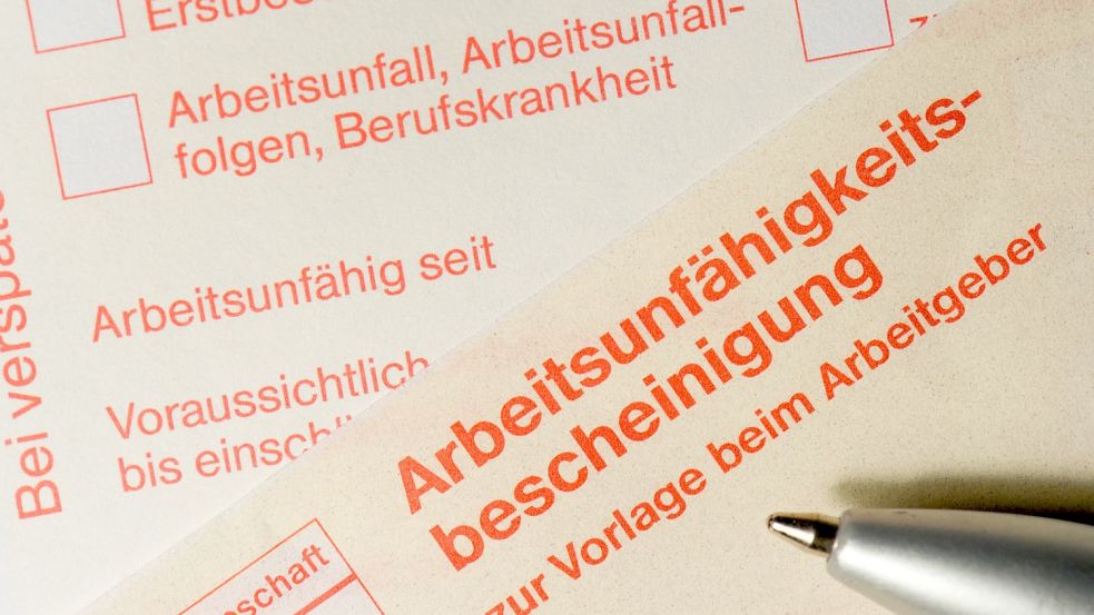 Eine Arbeitsunfähigkeitsbescheinigung. Foto: Arno Burgi/dpa-Zentralbild/dpa