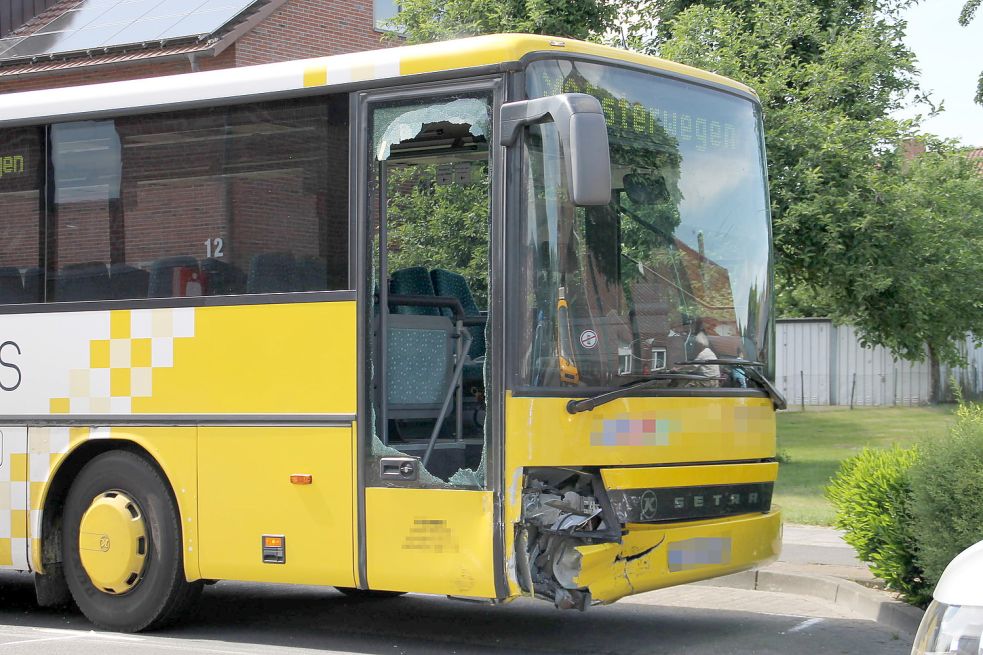 Der Busfahrer erlitt bei dem Unfall einen Schock.