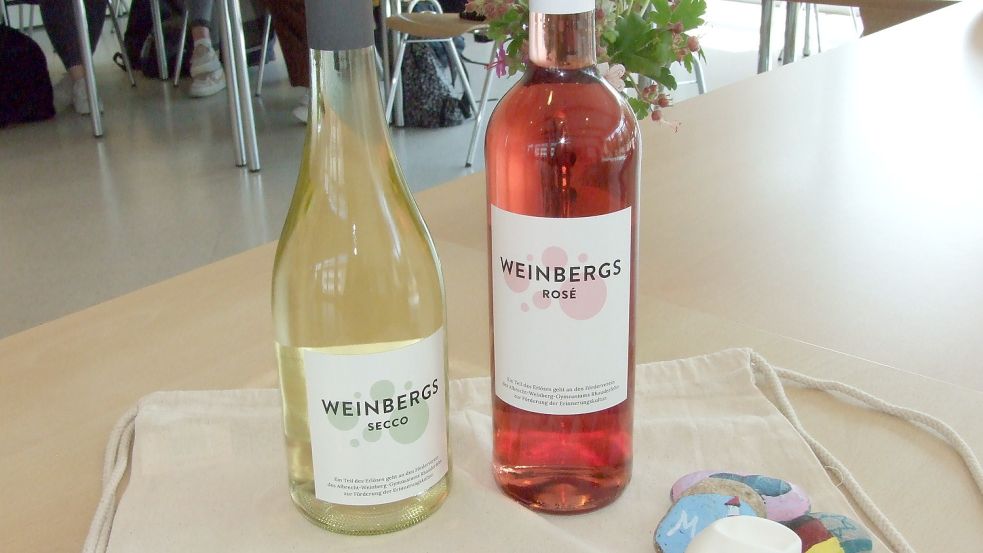 Der Kauf von Weinberg-Wein unterstützt die Israelfahrt der Gymnasiastinnen und Gymnasiasten. Foto: Scherzer