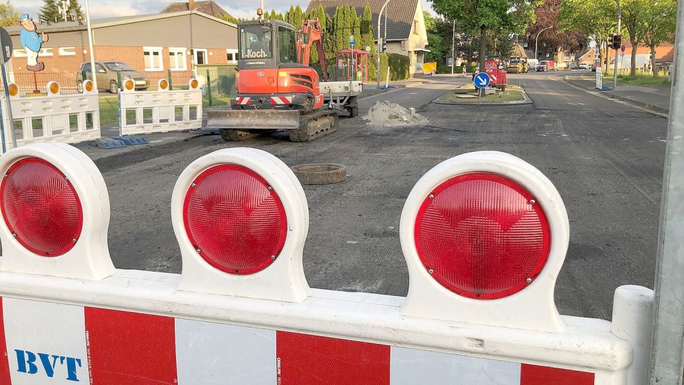 Die Sanierung des 3. Bauabschnittes steht kurz vor dem Abschluss. Am Montag wird der Bereich auf Höhe der Einmündung der Moorhuser Straße bis nördlich der Einmündung „Im Gewerbegebiet“ gesperrt. Foto: Ammermann