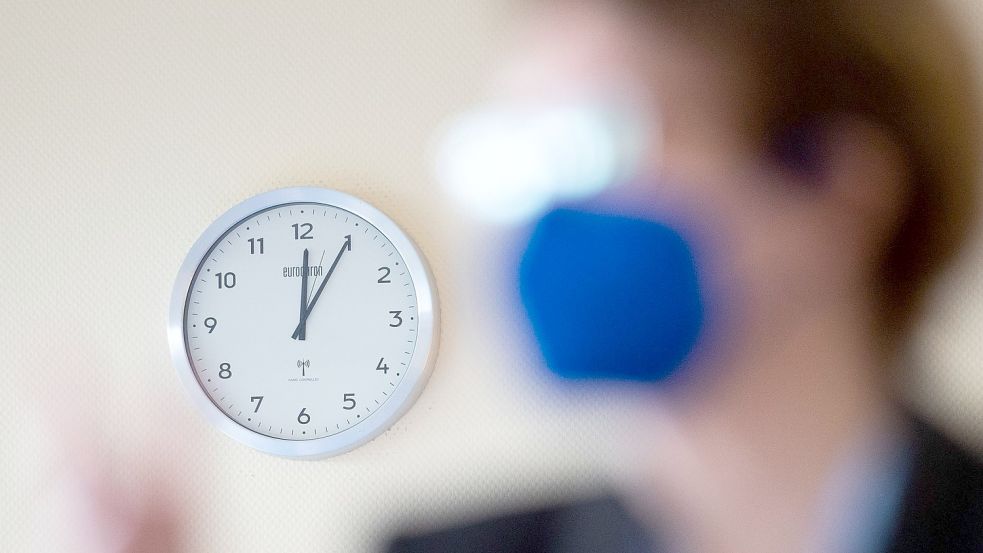 5 nach 12: Nach Angaben der Experten muss schnell gehandelt werden. Foto: Friso Gentsch/dpa