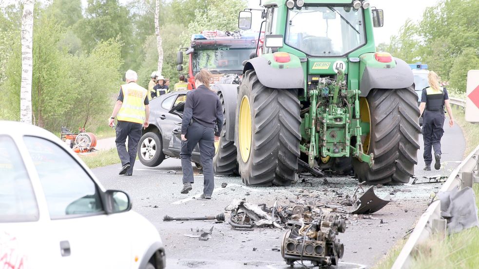 Bei dem Unfall in Südgeorgsfehn kam eine Person ums Leben. Foto: Loger