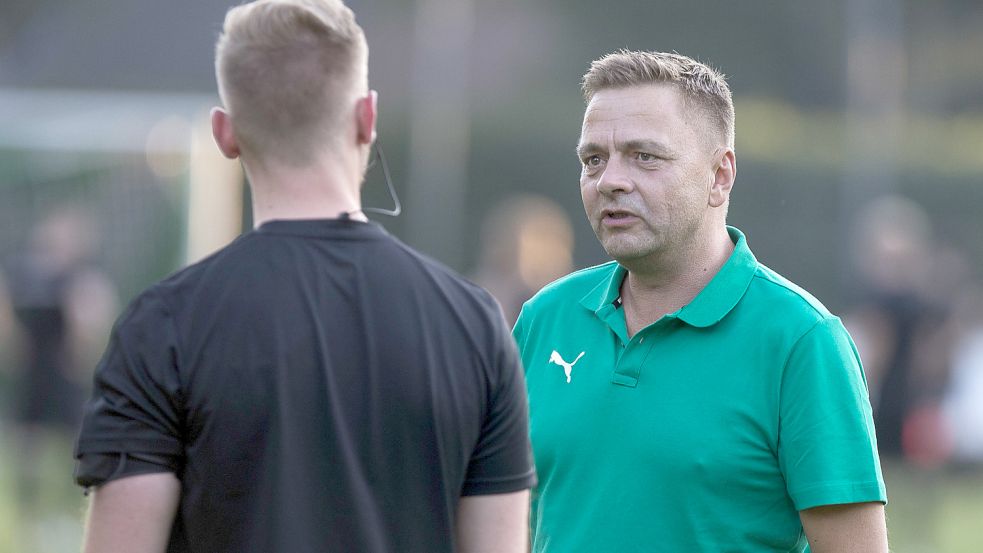 Sven Bünting ist Grün-Weiß durch und durch: Als Fan von Werder Bremen und als Trainer vom SV Wallinghausen. Foto: Doden