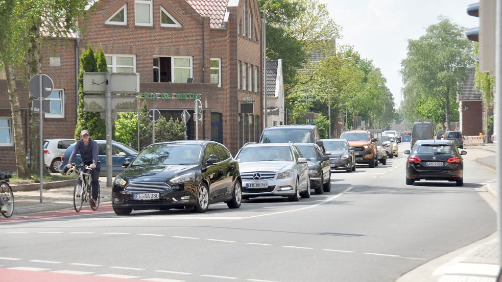 An der Ampel kam es am Nachmittag zu Staus. Foto: Wolters
