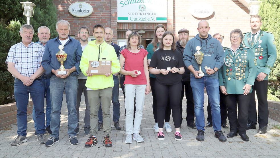 Die erfolgreichen Sportschützen des Kreiswanderplakettenschießens des Schützenkreises Alter Amtsbezirk Friesoythe. Foto: Passmann