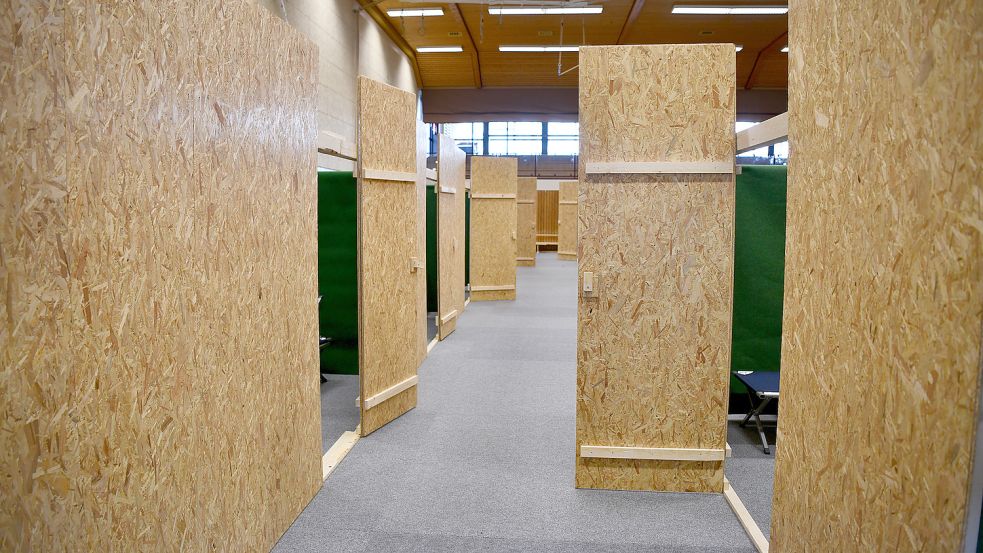 Etwa 120 Menschen sind derzeit in der BBS-Turnhalle in Leer untergebracht.
