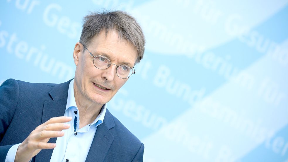 Bundesgesundheitsminister Karl Lauterbach bei der Konferenz zur Impfstrategie im Herbst. Foto: dpa/Bernd von Jutrczenka
