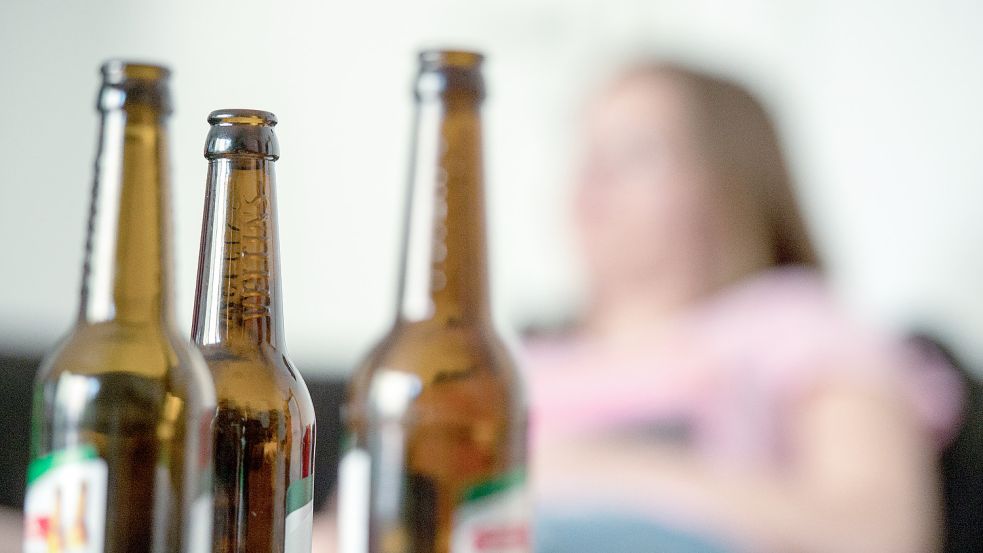 Viele Menschen haben ihr Leben lang mit der Abhängigkeit zu kämpfen. Foto: Heinl/dpa