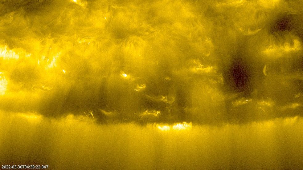 Der Südpol der Sonne, aufgenomen von der Raumsonde Solar Orbiter am 30. März 2022. Foto: ESA & NASA/Solar Orbiter/EUI Team/dpa