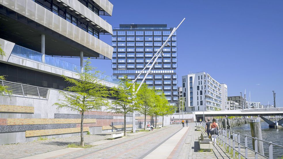 Immobilienfonds investieren das Geld der Anleger in Gebäude und Bauprojekte wie Bürohäuser oder Hotels. Foto: Christian Ohde/Imago Images