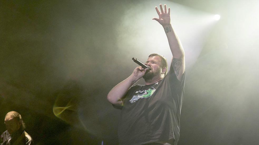 Gegen Jan „Monchi“ Gorkow, Sänger der Band „Feine Sahne Fischfilet“, werden schwere Anschuldigungen erhoben. Foto: imago-images/POP-EYE