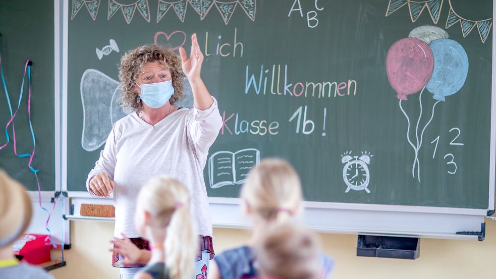 Auf dem Land fehlen Lehrkräfte. Grundschulen wie in Langholt haben es schwer, Stellen zu besetzen, wenn ihnen überhaupt welche zugewiesen werden. Foto: Büttner/DPA