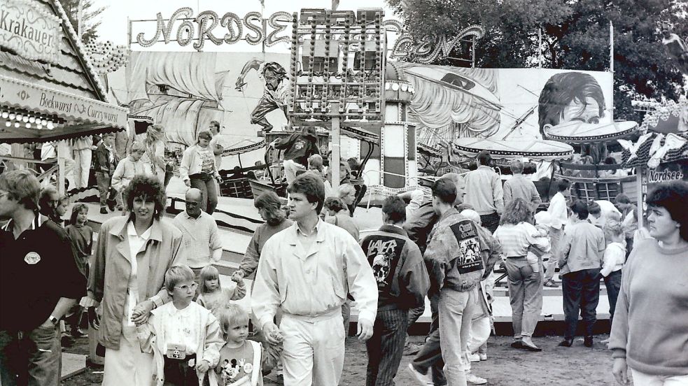 Das Karussell „Nordseewellen“ war ein Hit in den 1980er Jahren auf dem Fehntjer Markt.