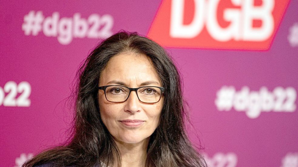 Yasmin Fahimi (SPD), neue DGB-Vorsitzende, spricht bei der Fortsetzung des 22. Ordentlichen Bundeskongress des Deutschen Gewerkschaftsbundes (DGB) auf einer Pressekonferenz. Foto: Fabian Sommer/dpa