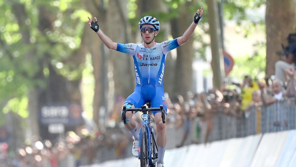 Feierte in Turin seinen insgesamt sechsten Giro-Tagessieg: Simon Yates. Foto: Gian Mattia D’alberto/LaPresse/AP/dpa