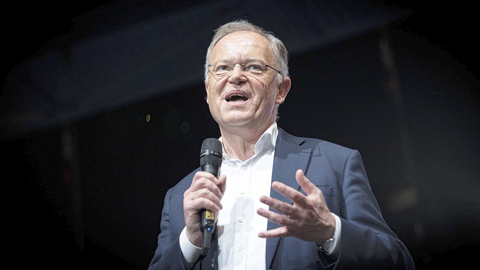 Hat die SPD Niedersachsen hinter sich: Ministerpräsident Stephan Weil, der am 9. Oktober 2022 ein drittes Mal die Landtagswahl in Niedersachsen gewinnen will. Foto: Moritz Frankenberg/dpa