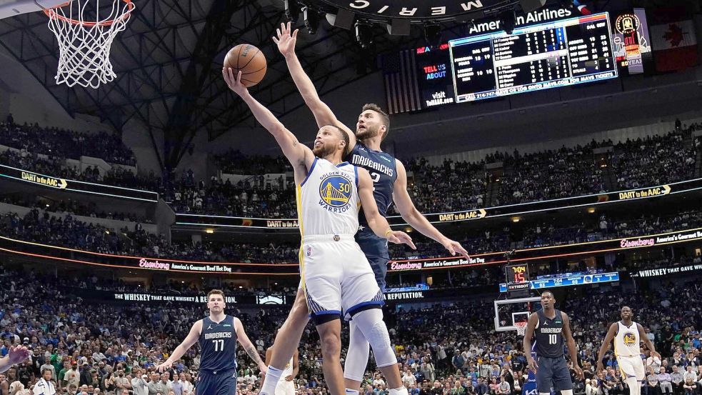 Topscorer der Golden States Warriors: Stephen Curry mit 31 Punkten. Foto: Tony Gutierrez/AP/dpa