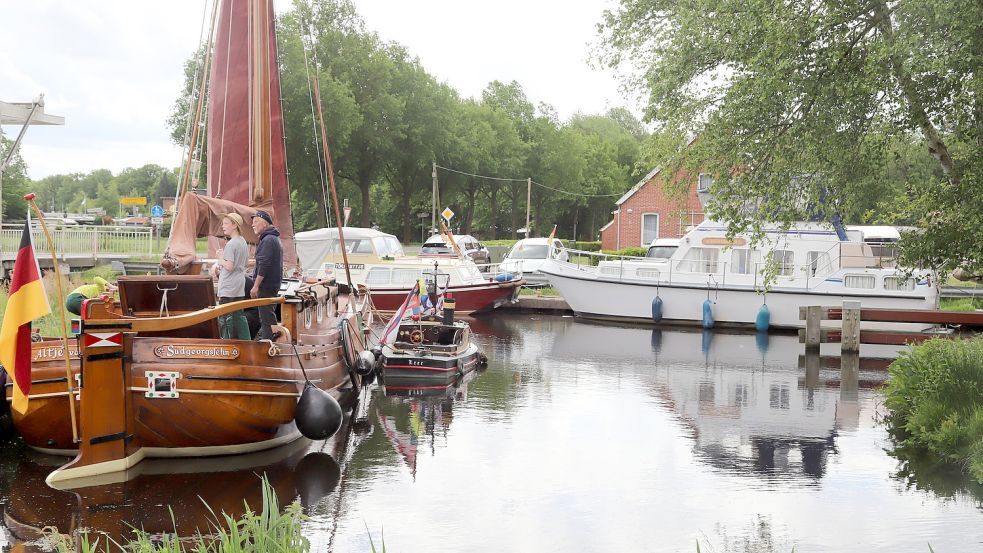 Zahlreiche Boote hatten zum Vereinsfest der BI „Rettet den Elisabethfehnkanal an der Schleuse fest gemacht. Foto: Passmann