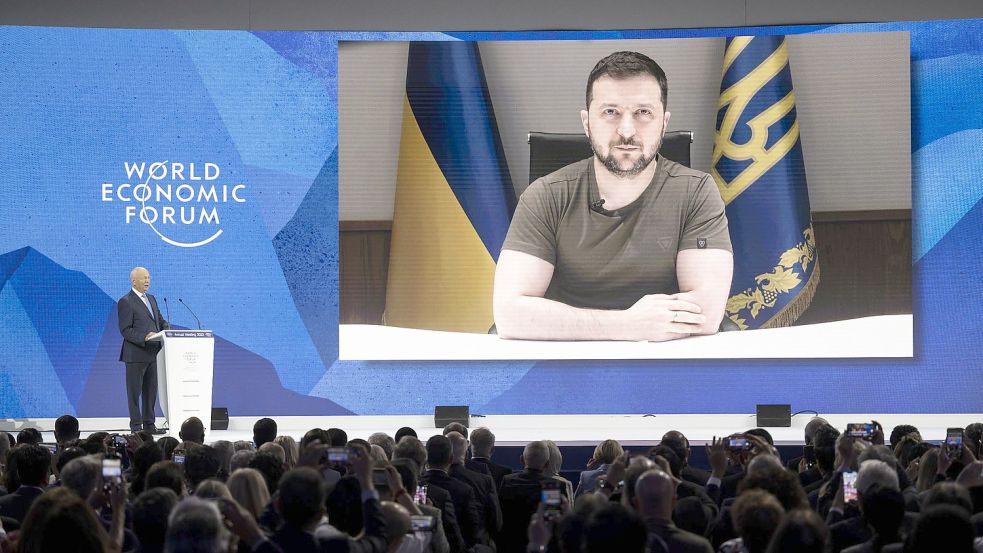 Der ukrainische Präsident Wolodymyr Selenskyj eröffnet per Video-Schalte das 51. Jahrestreffens des Weltwirtschaftsforums (WEF) in Davos. Foto: Laurent Gillieron/KEYSTONE/dpa