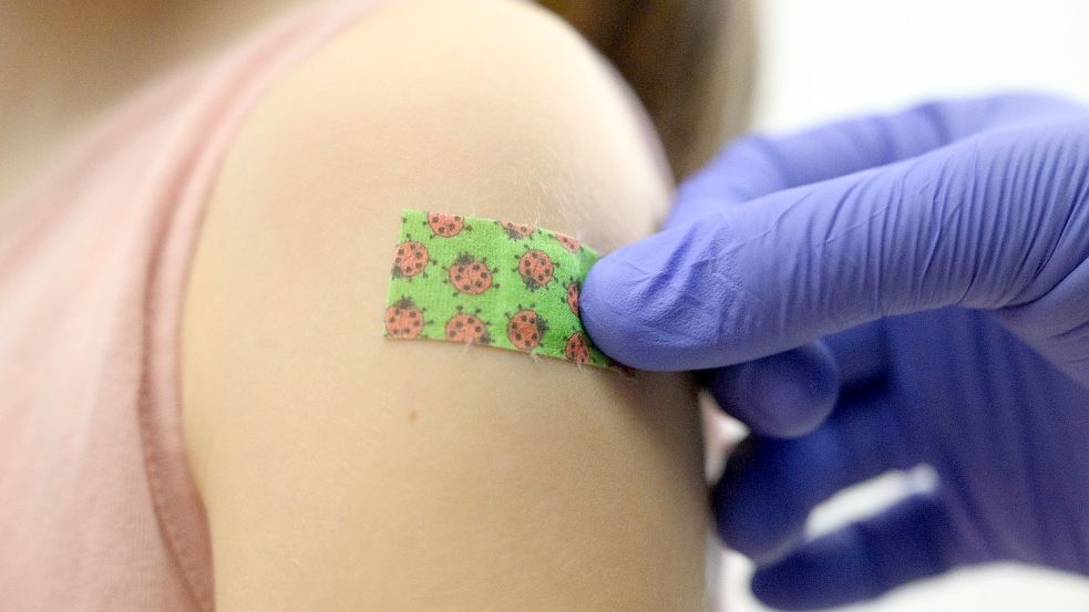 Die Ständige Impfkommission (Stiko) weitet ihre Corona-Impfempfehlung für Kinder zwischen fünf bis elf Jahren aus. Foto: Robert Michael/dpa-Zentralbild/dpa