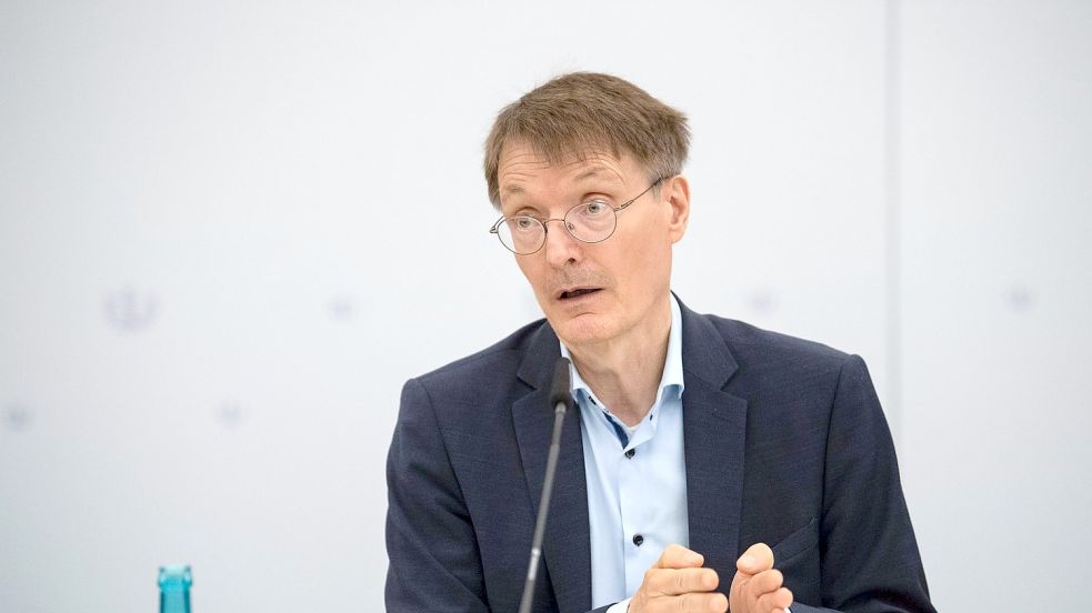 Bundesgesundheitsminister Karl Lauterbach zufolge werden die Corona-Einreiseregeln bald gelockert. Foto: Melissa Erichsen/dpa