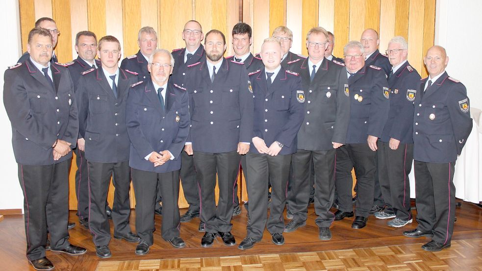 Das Foto zeigt (von links): Andre Stamm, Sven Meißner, Johann Waten, Patrik Rottmann, Andreas Erbo, Hermann Derks, Markus Roskam, Jens Meyer, Kevin Bruse, Marvin Dübbelde, Wilhelm Gerdes, Frank Bruns, Andre Stockfisch, Focko de Freese, Andre Visser, Johann Stratmann und Ralf Ecken. Foto: privat