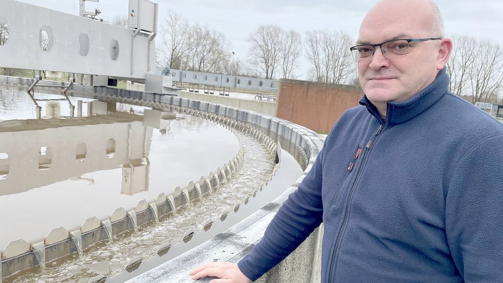 Holger Marks ist Abwassermeister und Betriebsleiter des Klärwerks in Rhauderfehn. Foto: Janßen